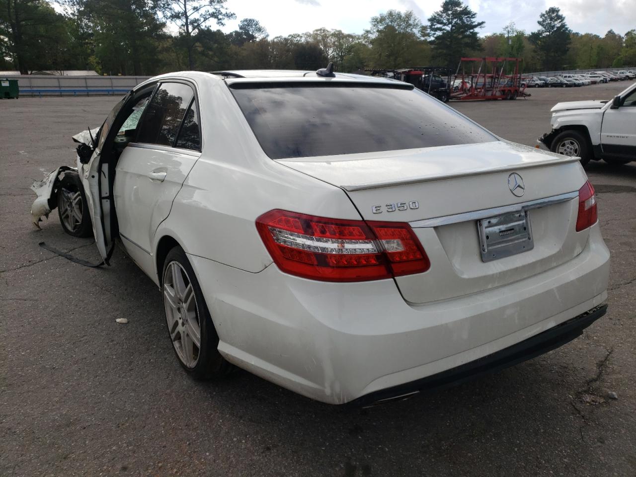 Photo 3 from auction – 2011 MERCEDES-BENZ E 350 with VIN WDDHF5GB7BA276751