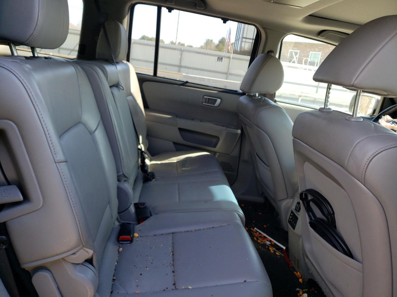 Photo 6 from auction – 2015 HONDA PILOT TOUR with VIN 5FNYF4H92FB037329