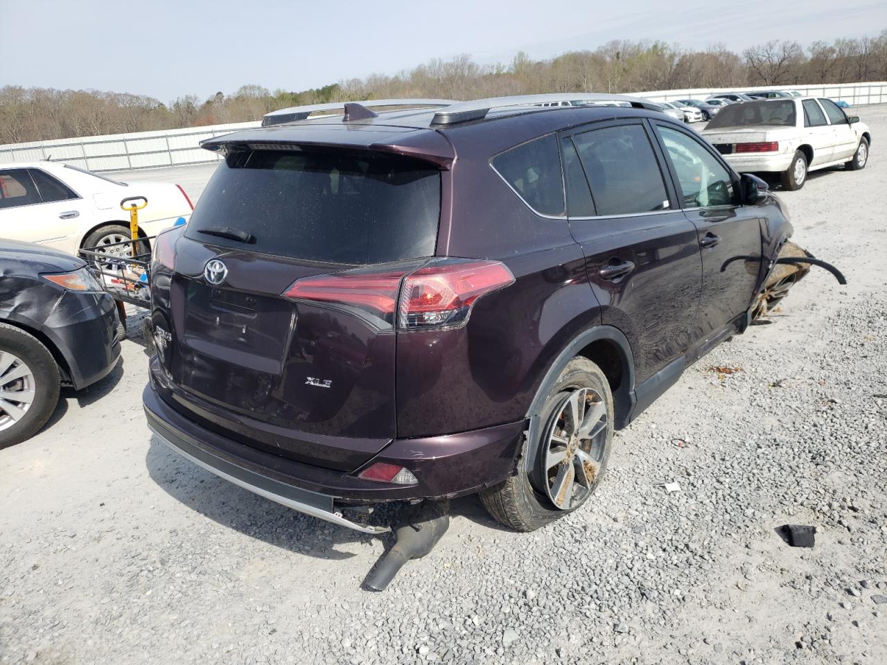 Photo 4 from auction – 2016 TOYOTA RAV4 XLE with VIN 2T3WFREV6GW295760