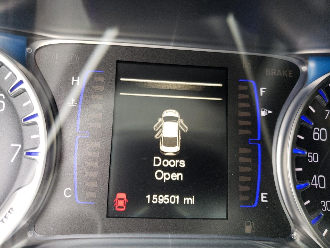 Photo 8 from auction – 2015 CHRYSLER 200 LIMITE with VIN 1C3CCCAB1FN526420
