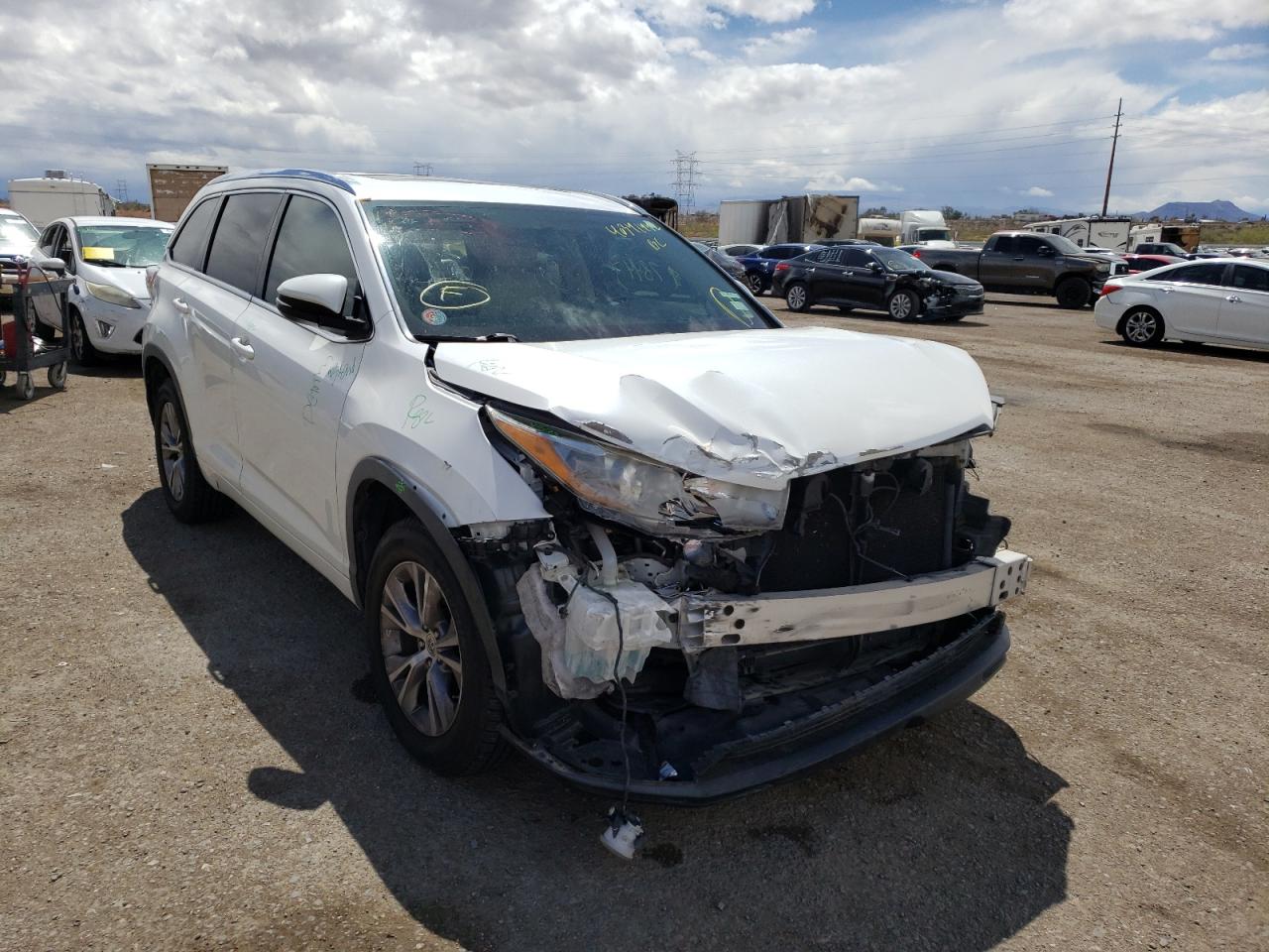 TOYOTA HIGHLANDER 2015 with VIN 5TDKKRFH9FS092333 - Photo from auction