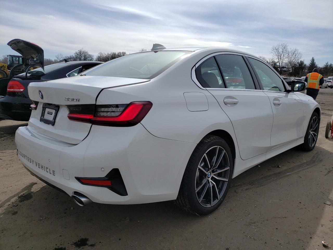 Photo 4 from auction – 2022 BMW 330XI with VIN 3MW5R7J01N8C27579