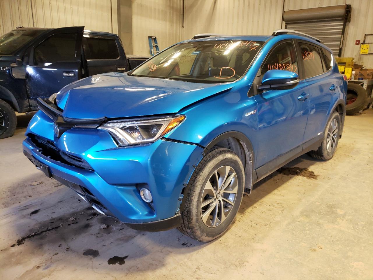 Photo 2 from auction – 2017 TOYOTA RAV4 with VIN JTDKBRFU0H3028926