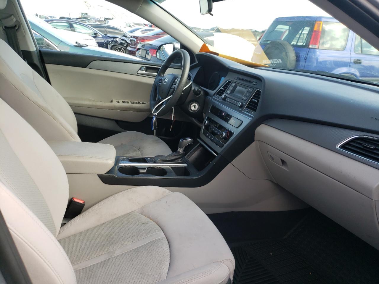 Photo 5 from auction – 2017 HYUNDAI SONATA SE with VIN 5NPE24AF2HH505224