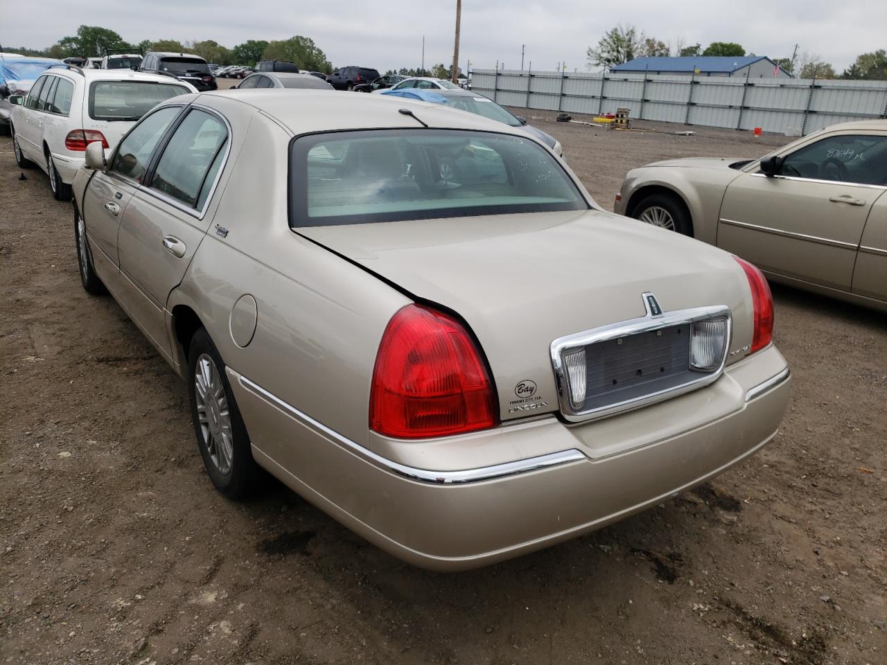 Photo 3 from auction – 2008 LINCOLN TOWN CAR S with VIN 2LNHM82V18X653136