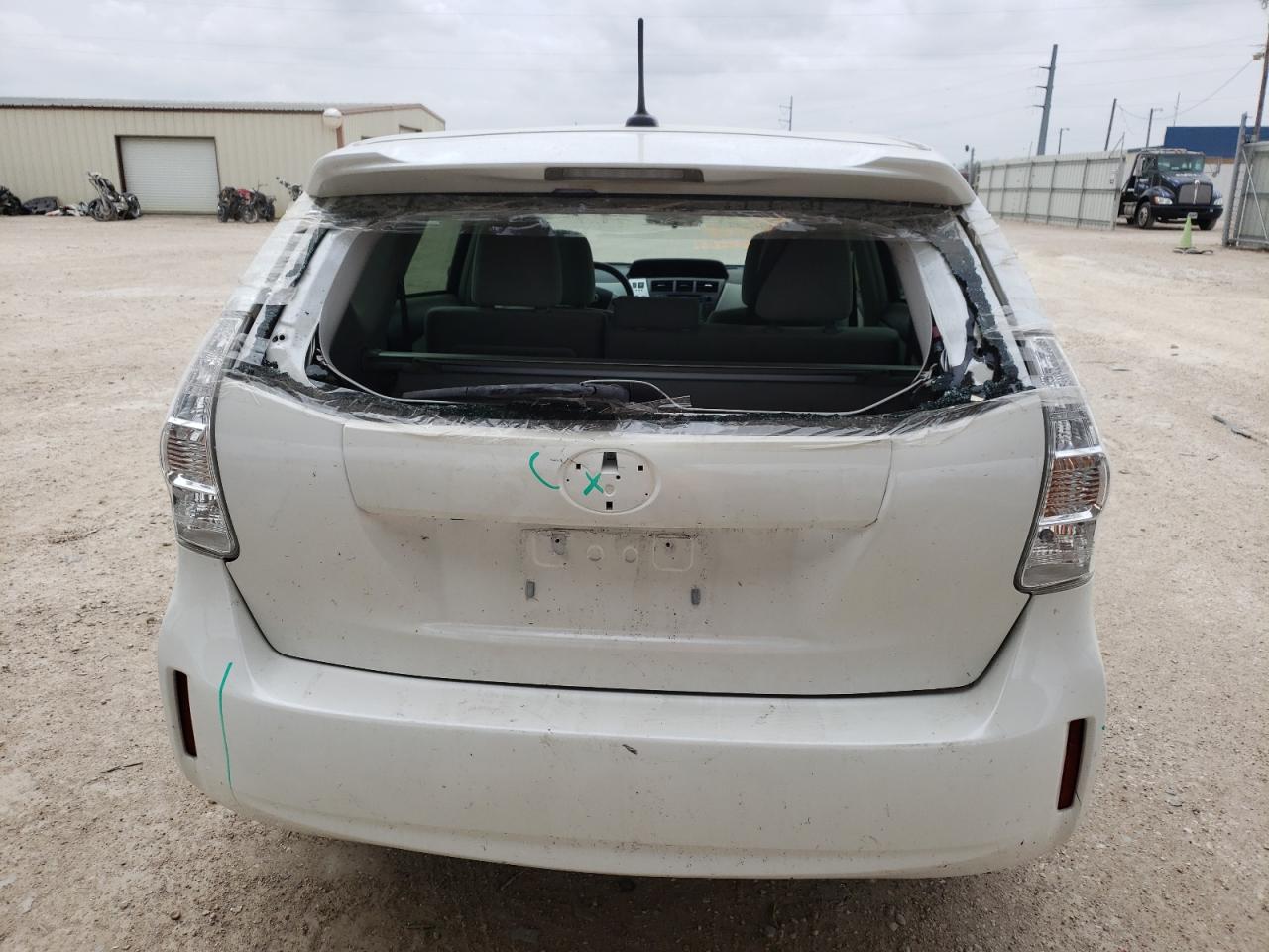 Photo 9 from auction – 2014 TOYOTA PRIUS V with VIN JTDZN3EU2EJ010665