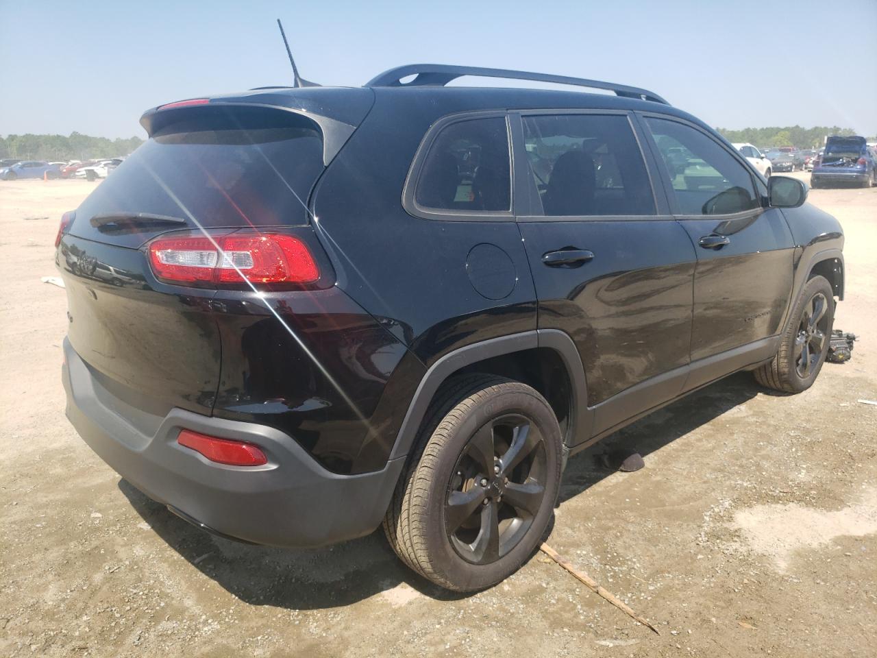 Photo 4 from auction – 2018 JEEP CHEROKEE L with VIN 1C4PJMCB1JD575833