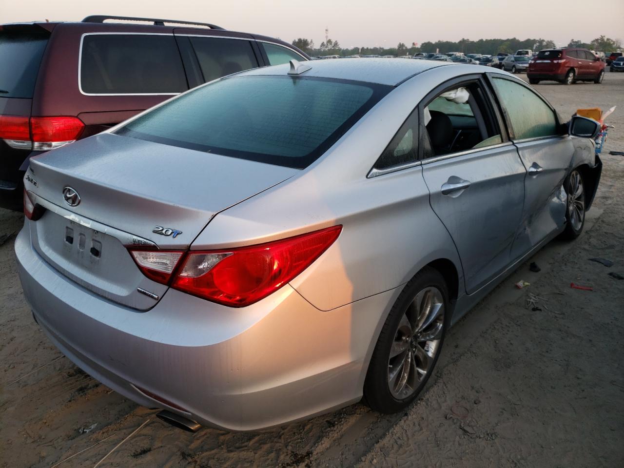 Photo 4 from auction – 2011 HYUNDAI SONATA SE with VIN 5NPEC4AB4BH211518