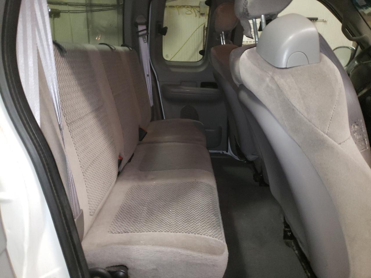 Photo 6 from auction – 2001 FORD F150 with VIN 1FTRX18L21KF81403
