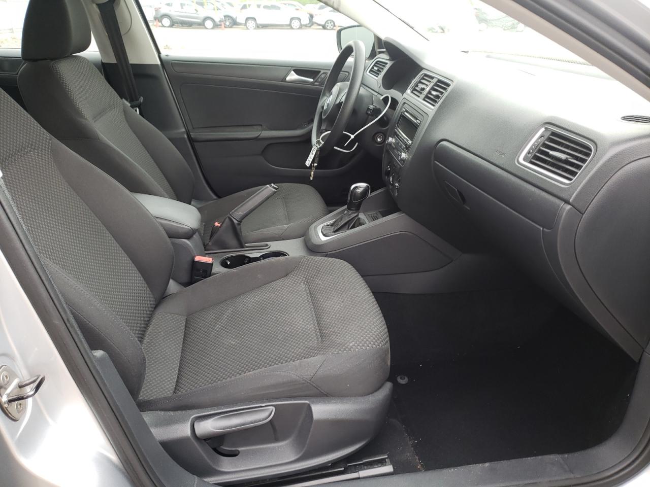 Photo 5 from auction – 2014 VOLKSWAGEN JETTA BASE with VIN 3VW2K7AJ7EM275689