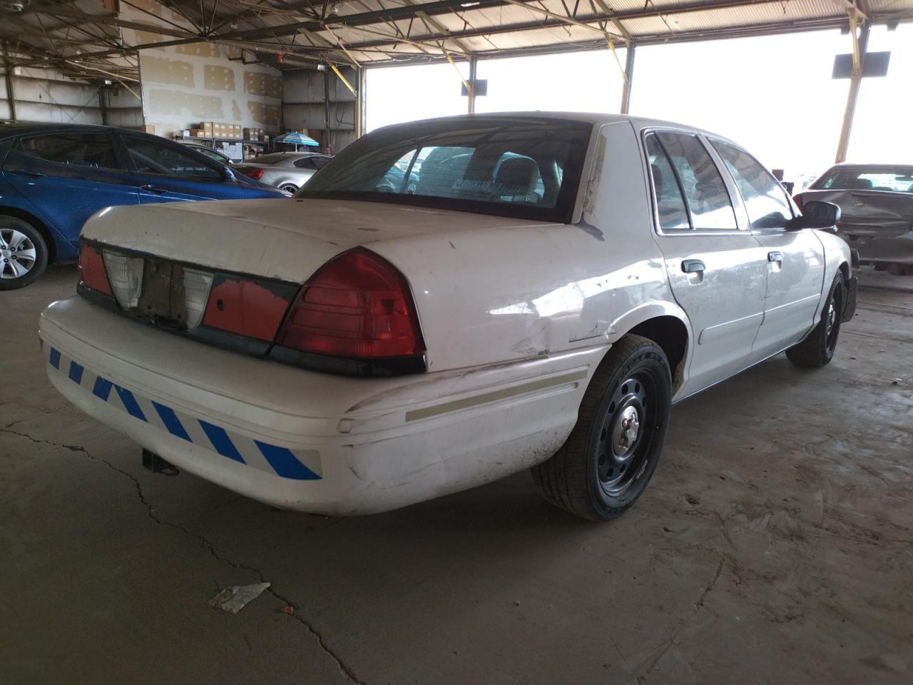 Photo 4 from auction – 2008 FORD CROWN VICT with VIN 2FAHP71V98X145591