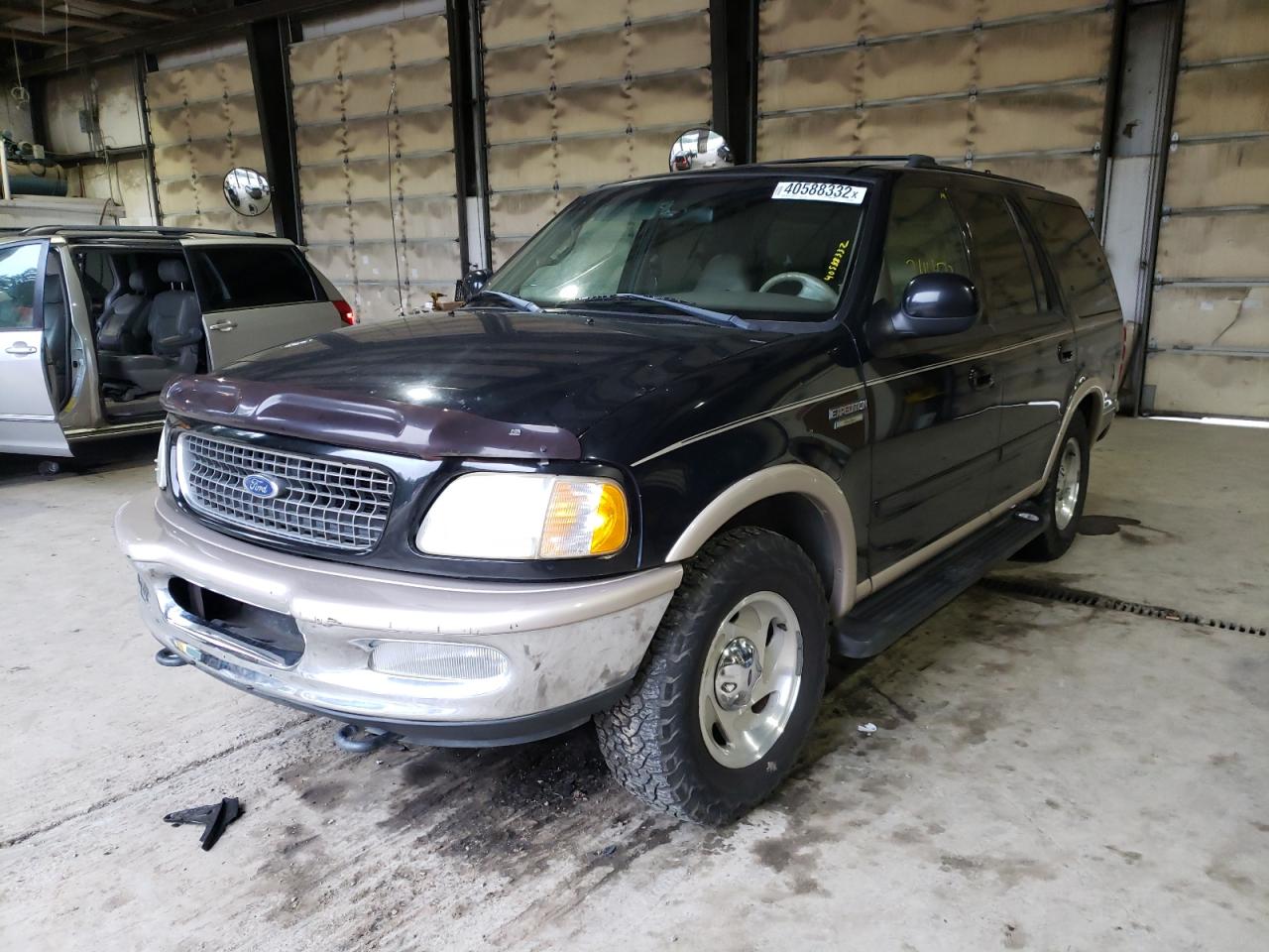 Photo 2 from auction – 1998 FORD EXPEDITION with VIN 1FMPU18L5WLB90758