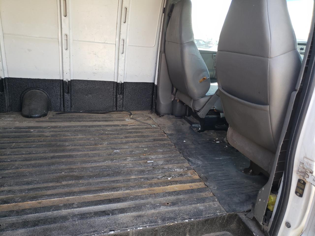 Photo 6 from auction – 2004 CHEVROLET EXPRESS G2 with VIN 1GCGG29U941111187