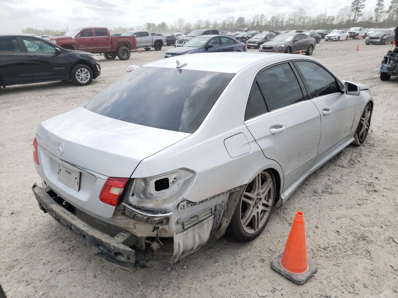 Photo 4 from auction – 2010 MERCEDES-BENZ E 550 with VIN WDDHF7CB3AA102160