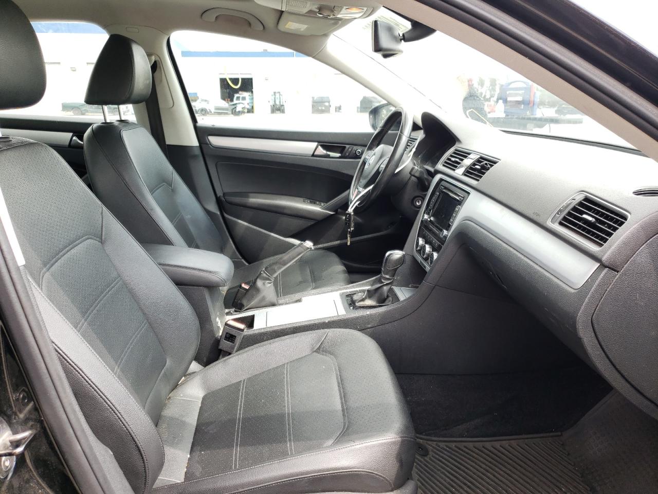 Photo 5 from auction – 2012 VOLKSWAGEN PASSAT SE with VIN 1VWBP7A34CC023741