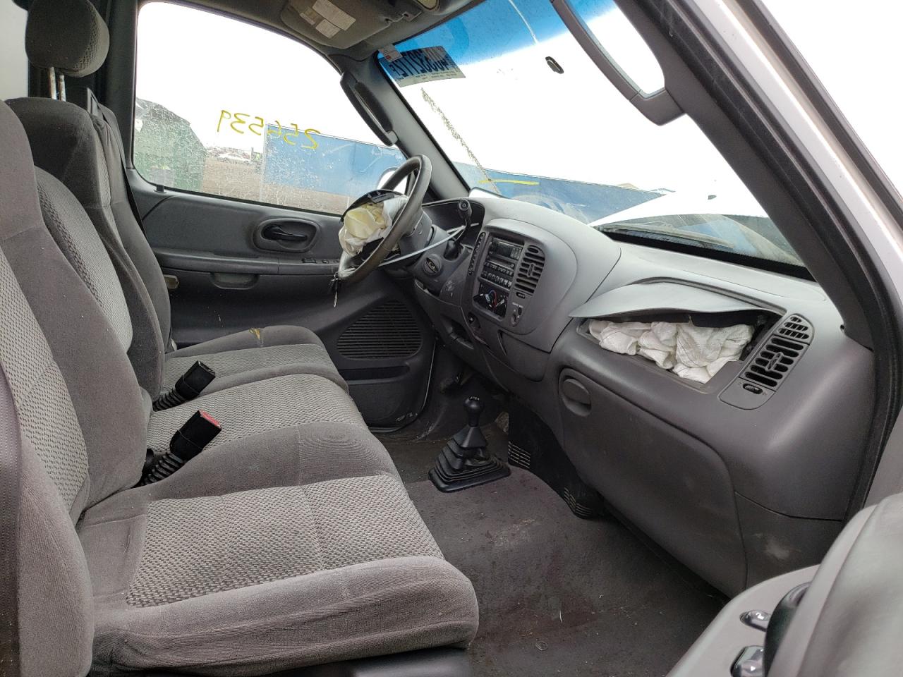 Photo 5 from auction – 2002 FORD F150 with VIN 1FTRX18W62NB58639
