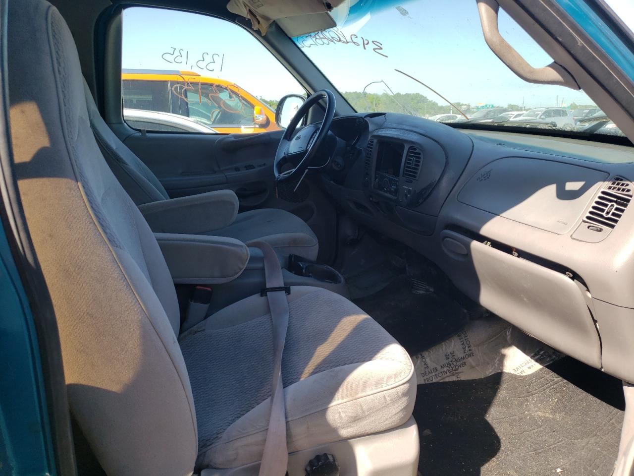 Photo 5 from auction – 1997 FORD F150 with VIN 1FTDX18W0VKD74261