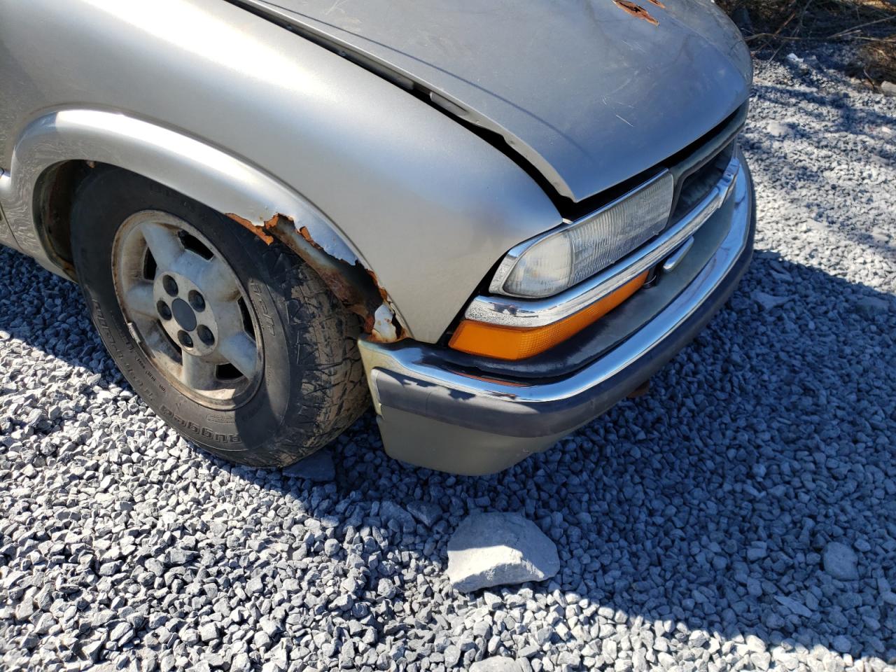 Photo 9 from auction – 2001 CHEVROLET BLAZER with VIN 1GNDT13WX12176128