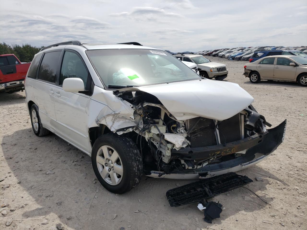 TOYOTA SIENNA XLE 2004 with VIN 5TDZA22C84S189331 - Photo from auction