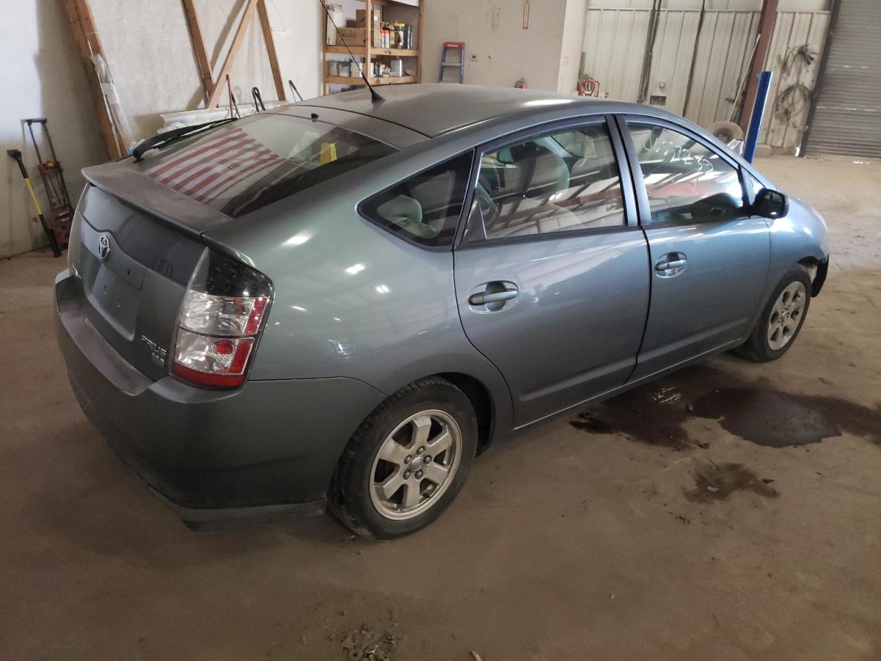 Photo 4 from auction – 2004 TOYOTA PRIUS with VIN JTDKB20U340079798
