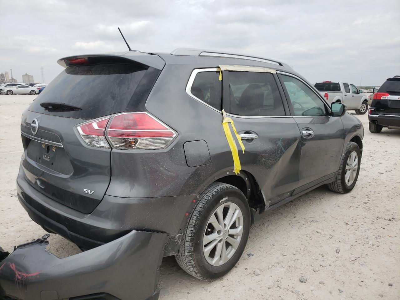 Photo 4 from auction – 2016 NISSAN ROGUE S with VIN 5N1AT2MT8GC895026