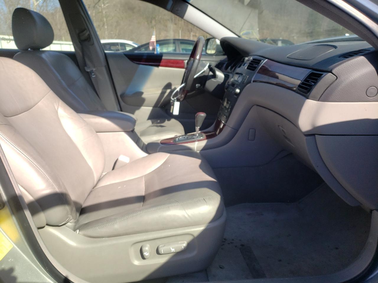 Photo 5 from auction – 2004 LEXUS ES 330 with VIN JTHBA30G645022810