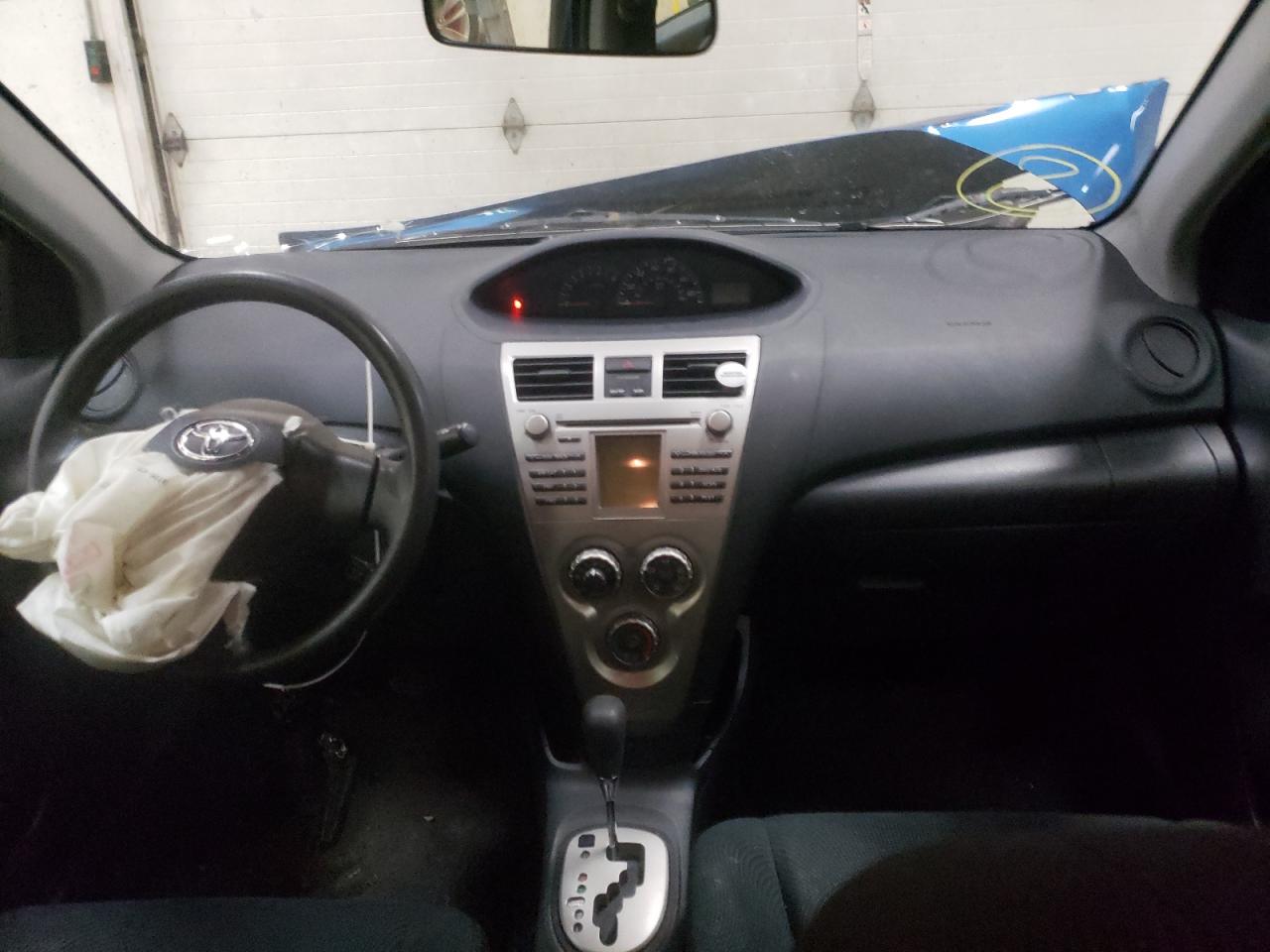Photo 9 from auction – 2010 TOYOTA YARIS with VIN JTDBT4K33A1369221