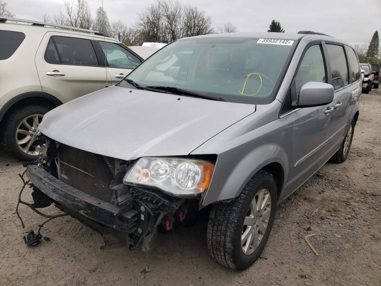 Photo 2 from auction – 2014 CHRYSLER TOWN & COU with VIN 2C4RC1BG0ER217978