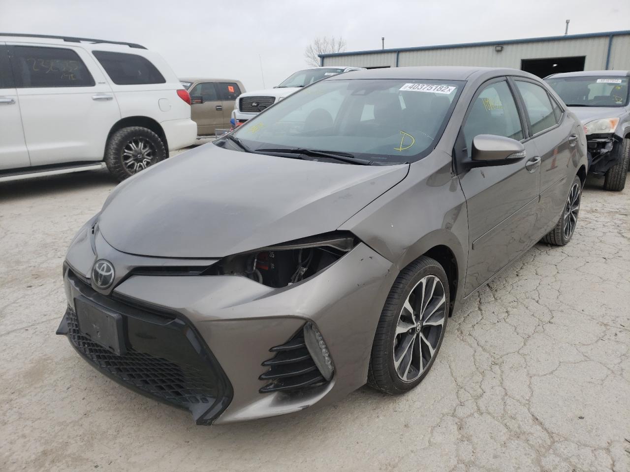 Фото 2 с аукциона – 2017 TOYOTA COROLLA L с VIN 5YFBURHEXHP593305
