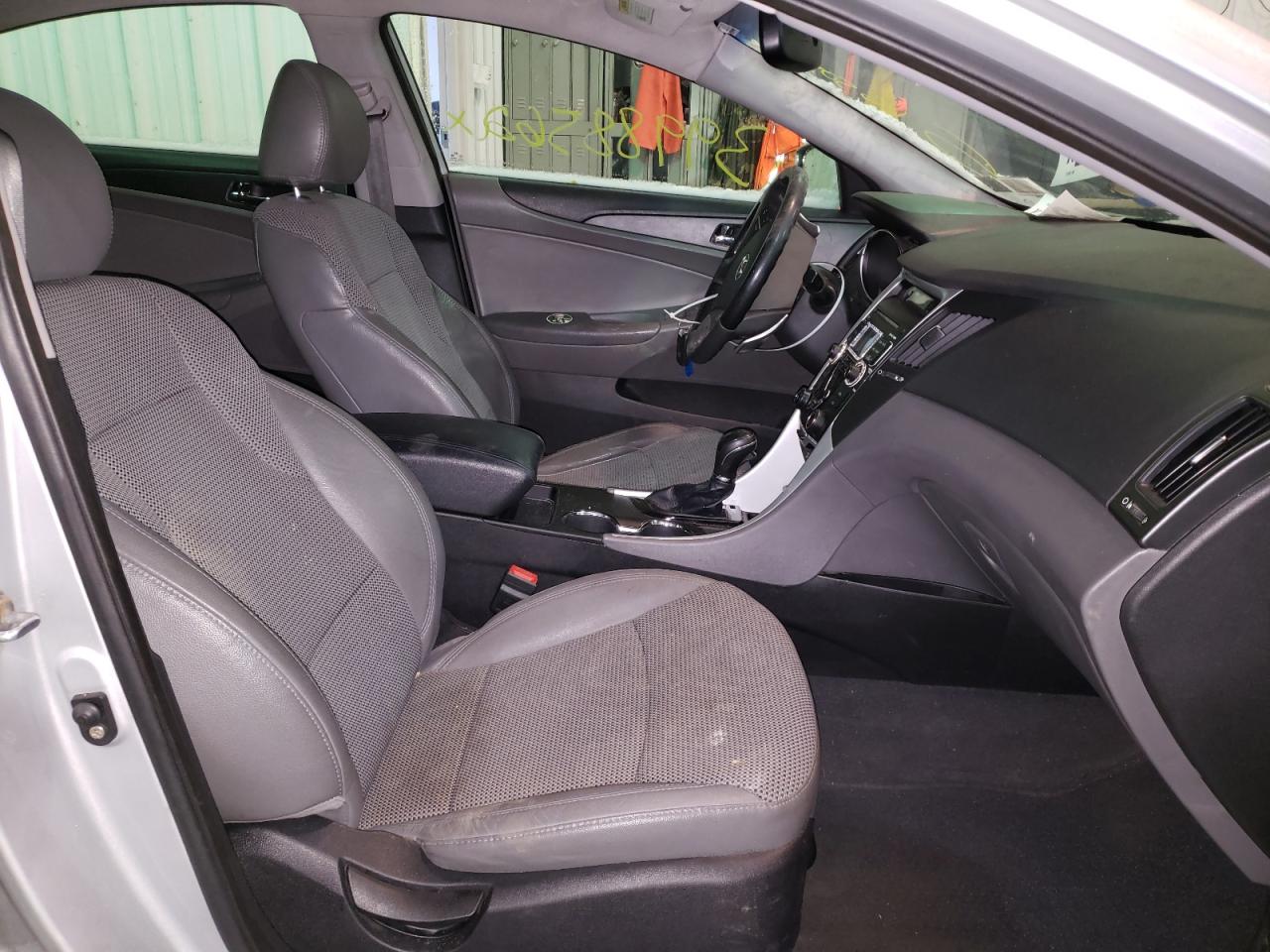Photo 5 from auction – 2011 HYUNDAI SONATA SE with VIN 5NPEC4AC1BH098314