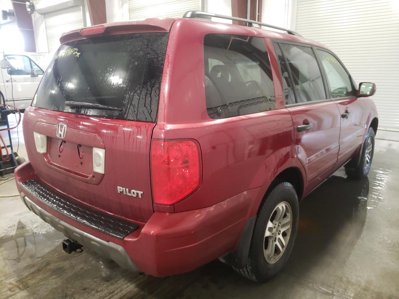 Photo 4 from auction – 2004 HONDA PILOT EXL with VIN 5FNYF18614B005747