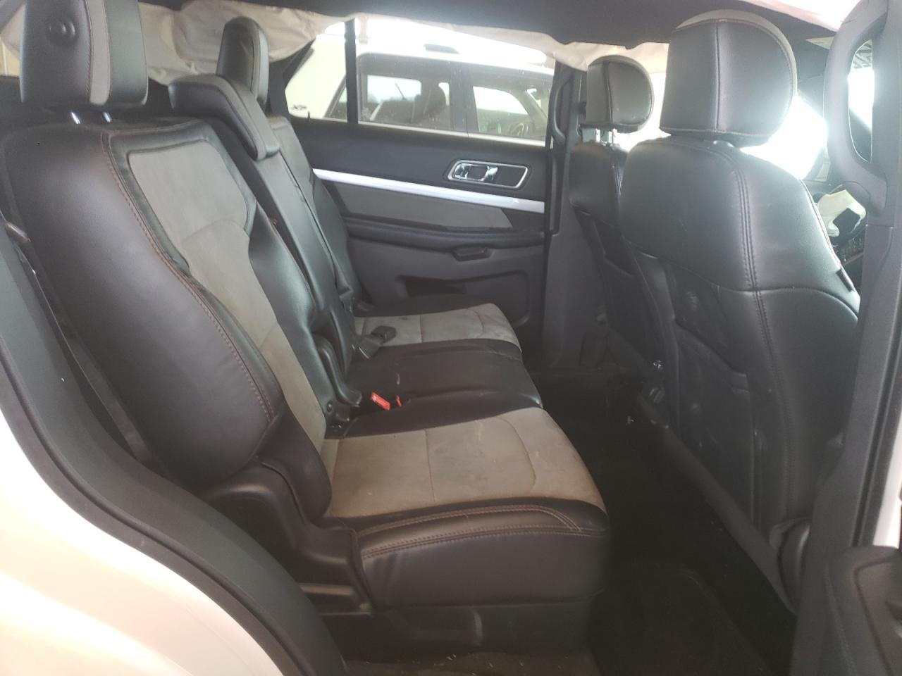 Photo 6 from auction – 2017 FORD EXPLORER X with VIN 1FM5K7D83HGE18978