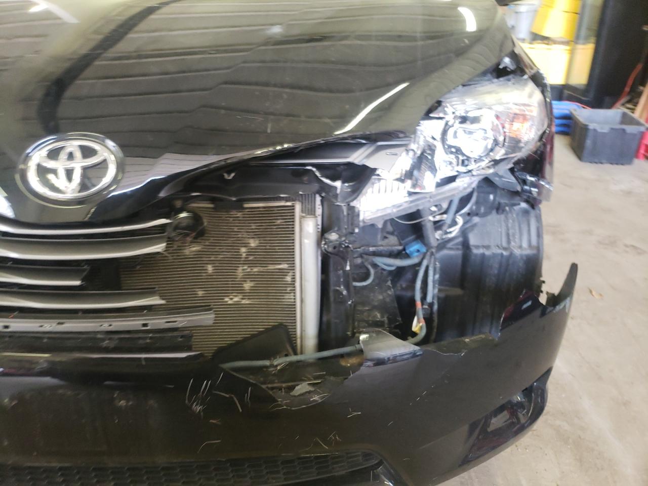 Photo 9 from auction – 2011 TOYOTA SIENNA XLE with VIN 5TDYK3DCXBS069054