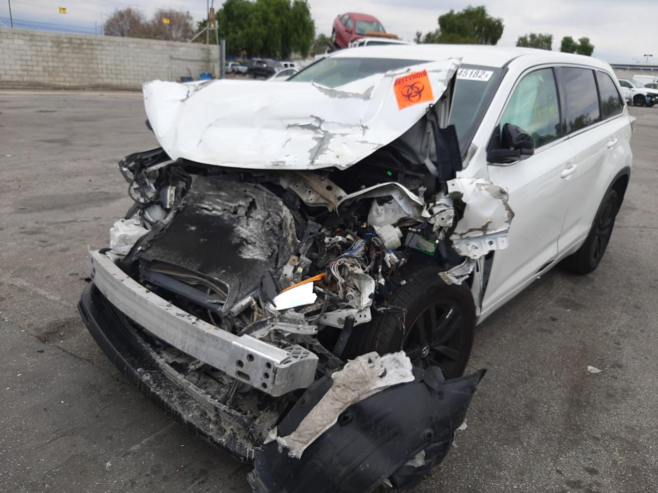 Photo 2 from auction – 2016 TOYOTA HIGHLANDER with VIN 5TDZKRFH8GS145054