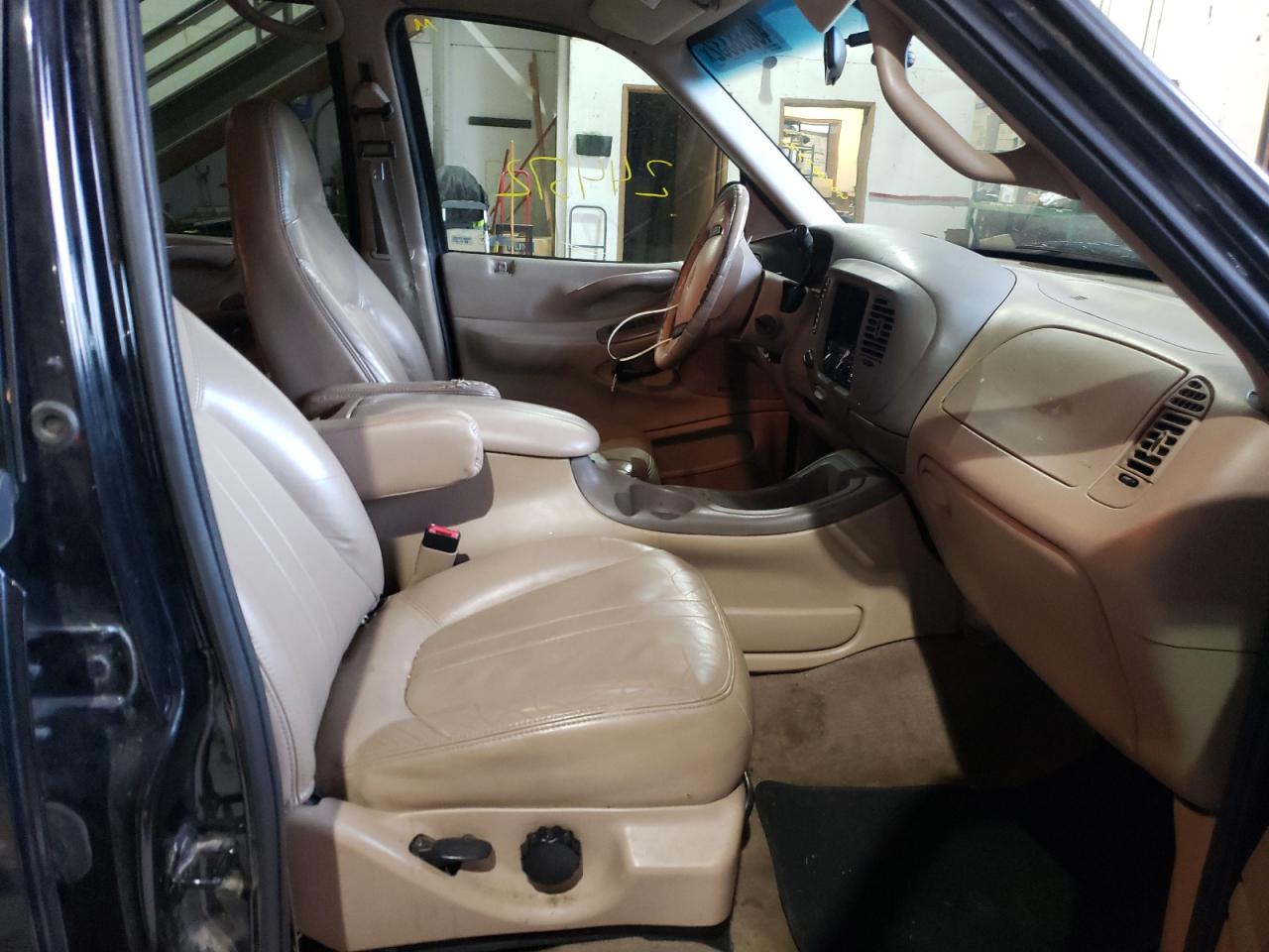 Photo 5 from auction – 1998 FORD EXPEDITION with VIN 1FMPU18L5WLB90758