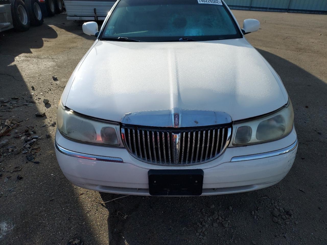 Photo 7 from auction – 2000 LINCOLN TOWN CAR E with VIN 1LNHM81WXYY778792