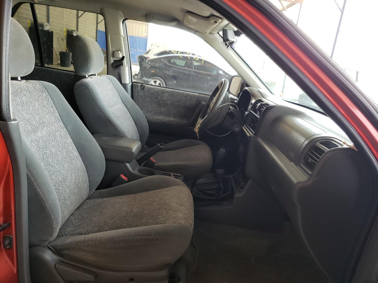 Photo 5 from auction – 2000 ISUZU RODEO S with VIN 4S2DM58W5Y4327658