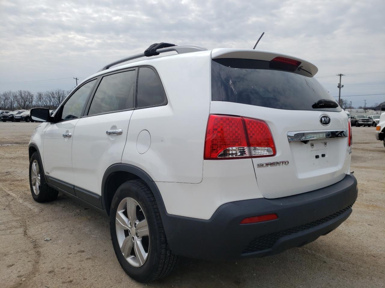 Photo 3 from auction – 2013 KIA SORENTO EX with VIN 5XYKUDA28DG411215