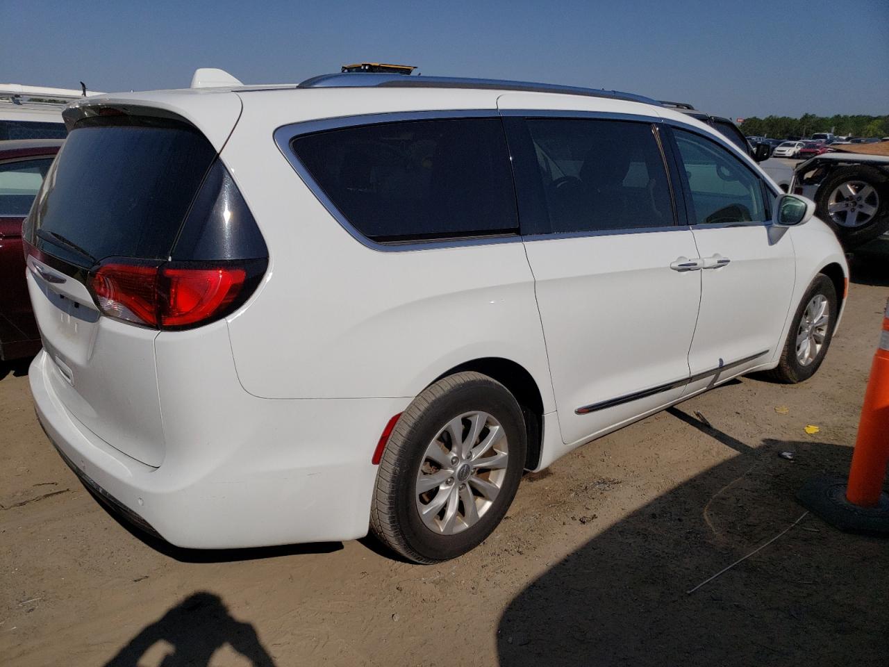 Photo 4 from auction – 2018 CHRYSLER PACIFICA T with VIN 2C4RC1BG2JR210993