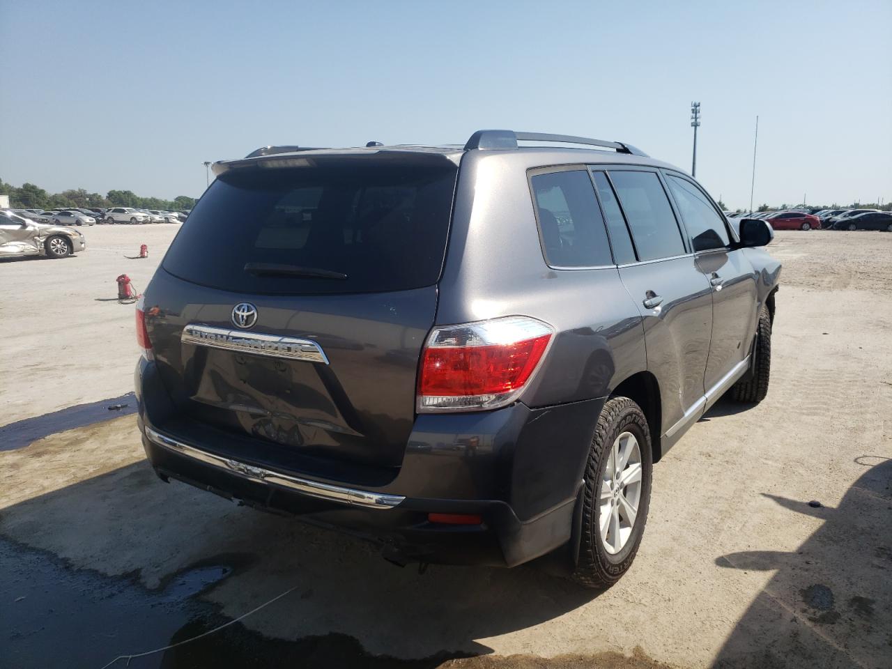 Photo 4 from auction – 2012 TOYOTA HIGHLANDER with VIN 5TDZA3EH1CS025348