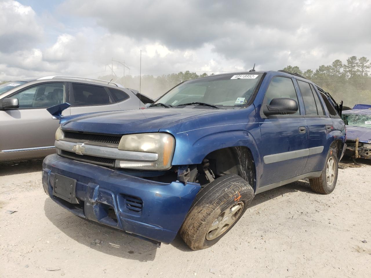Photo 2 from auction – 2005 CHEVROLET TRAILBLAZE with VIN 1GNDS13S252191129