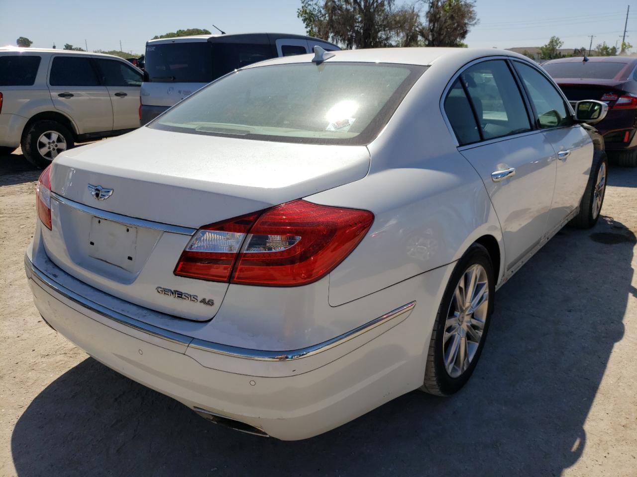 Photo 4 from auction – 2012 HYUNDAI GENESIS 4. with VIN KMHGC4DF8CU158686