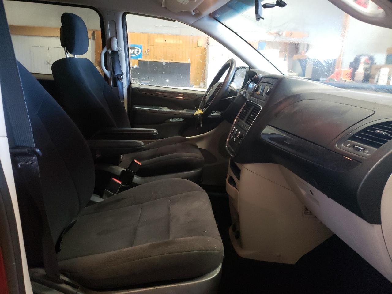 Photo 5 from auction – 2011 DODGE GRAND CARA with VIN 2D4RN4DG4BR743232