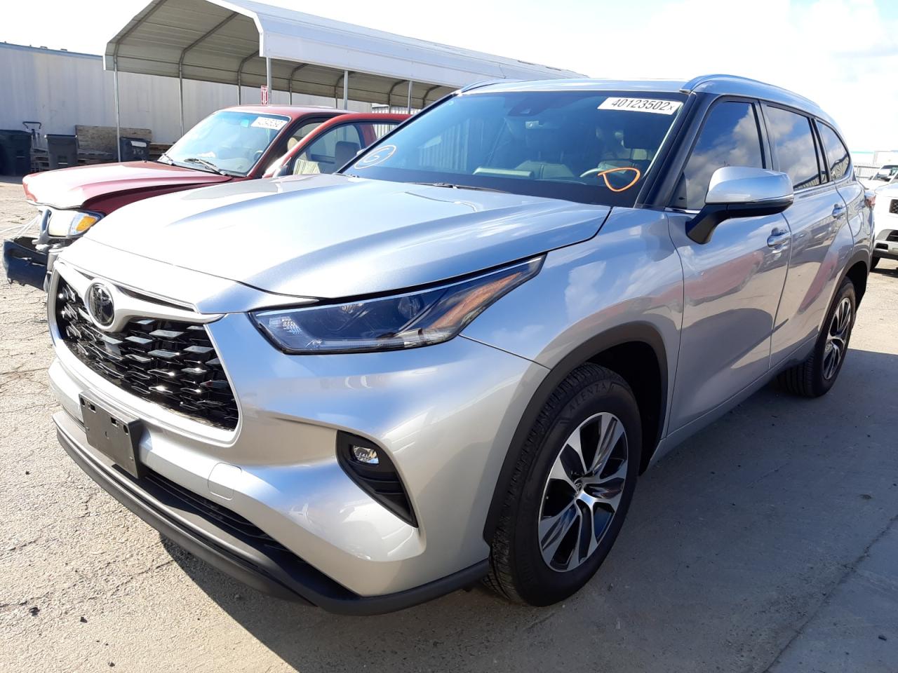 Photo 2 from auction – 2021 TOYOTA HIGHLANDER with VIN 5TDHZRAH7MS527831