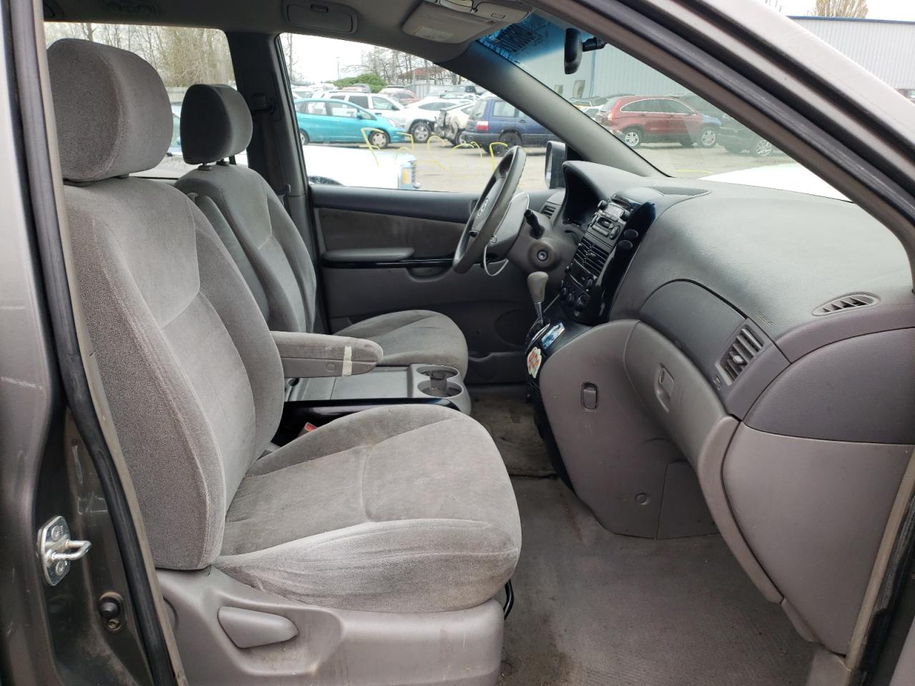Photo 5 from auction – 2004 TOYOTA SIENNA CE with VIN 5TDZA23CX4S030499