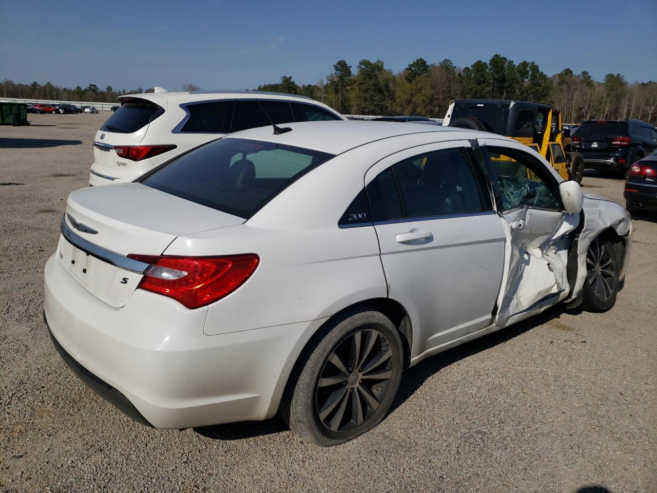 Photo 4 from auction – 2014 CHRYSLER 200 LIMITE with VIN 1C3CCBCG4EN136073