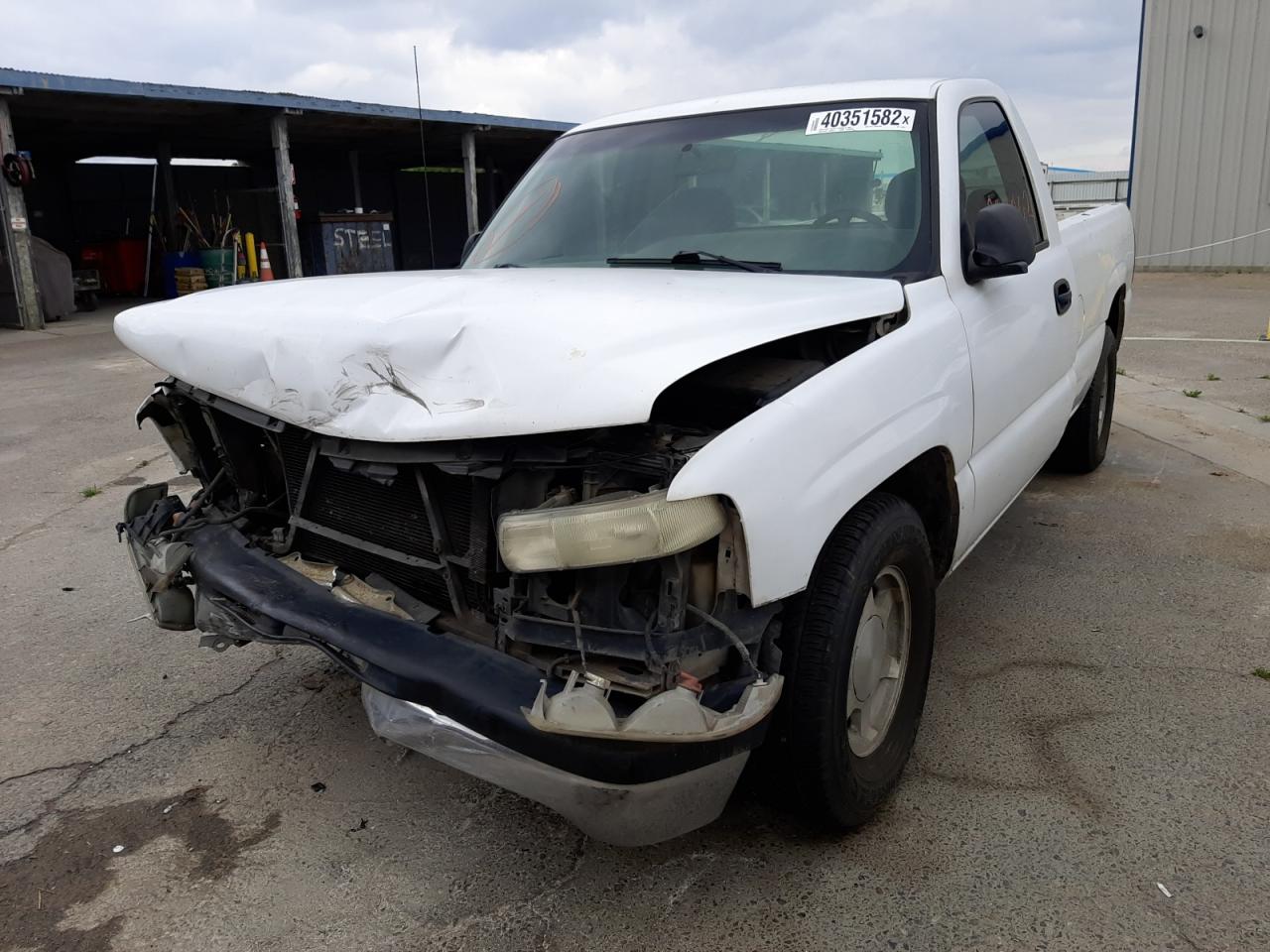 Photo 2 from auction – 2001 CHEVROLET SILVERADO with VIN 1GCEC14V41E197221