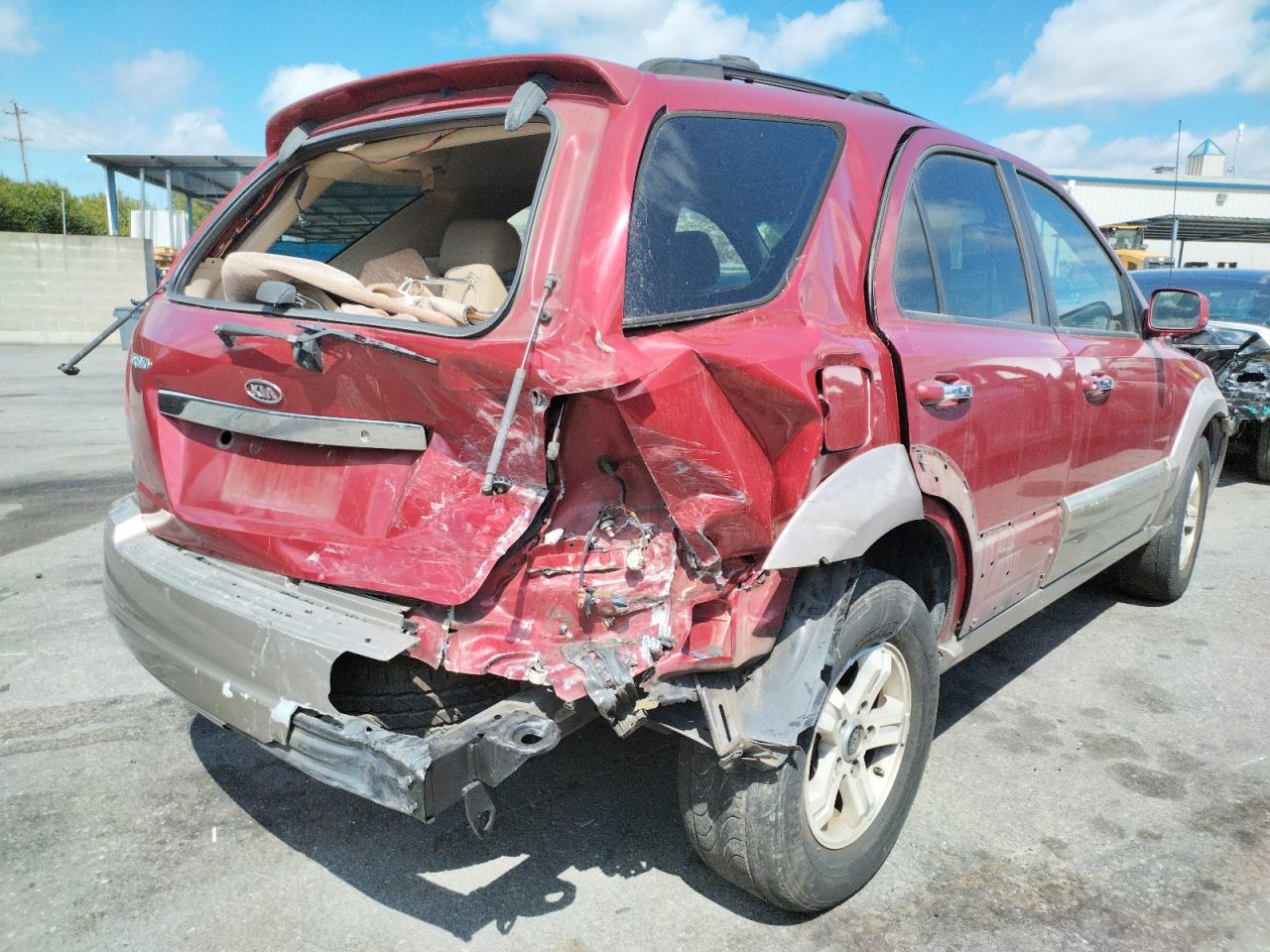 Photo 4 from auction – 2003 KIA SORENTO EX with VIN KNDJC733635057420