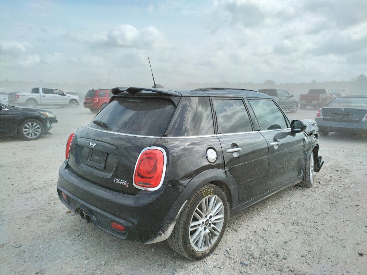 Photo 4 from auction – 2016 MINI COOPER S with VIN WMWXU3C56G2B63407