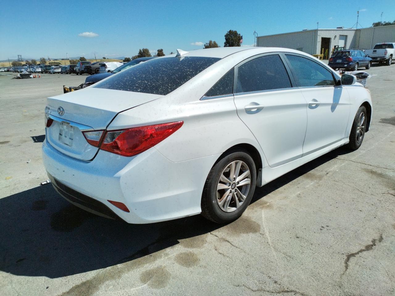 Photo 4 from auction – 2014 HYUNDAI SONATA GLS with VIN 5NPEB4AC8EH866880